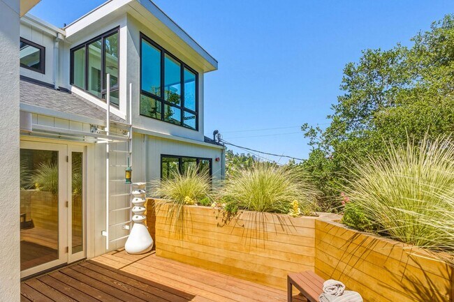 Building Photo - Beautifully Remodeled 4BR + Office Mill Valley Home — Furnished, Private 3/4-Acre Setting, Walk t...