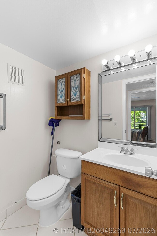 Building Photo - 3028 Harwood D