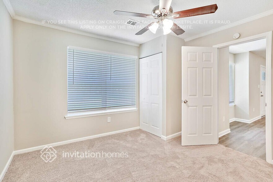 Building Photo - 832 Post Rd Cir