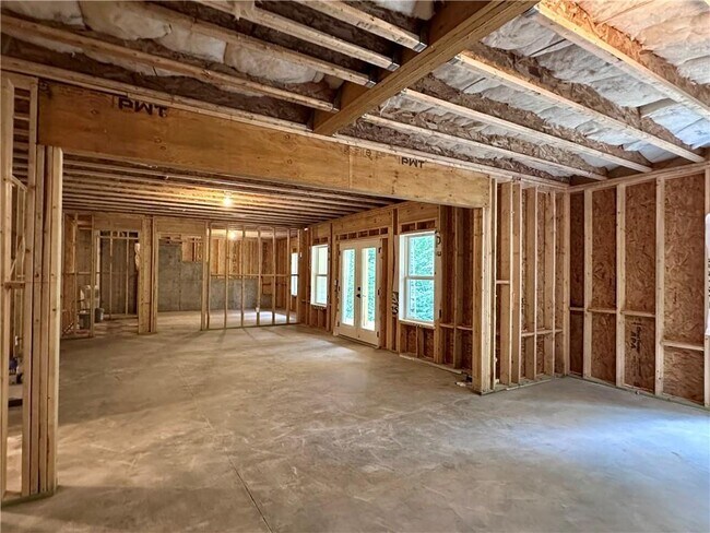 Building Photo - 6312 Woodstock Rd