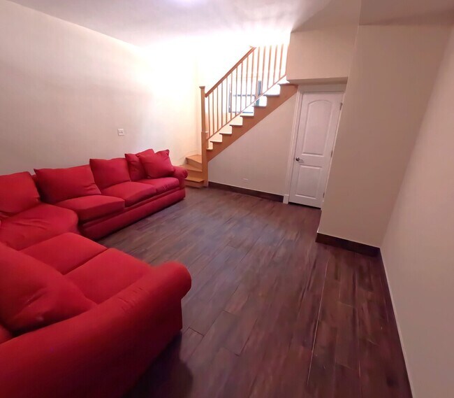 Building Photo - 851 N La Salle Dr