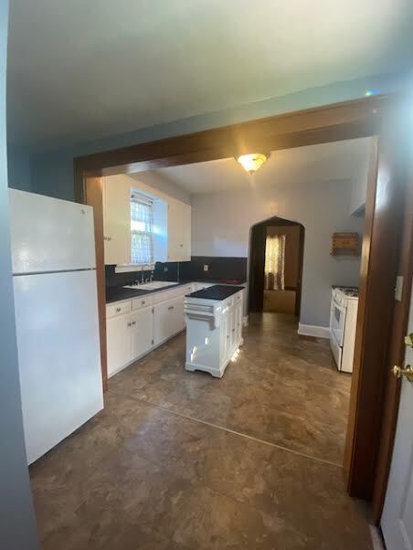 Building Photo - 352 W South St