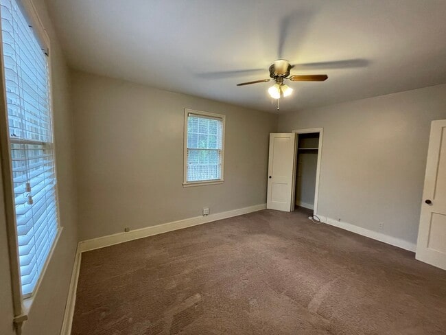Building Photo - Adorable Cottage in The Hill Area!