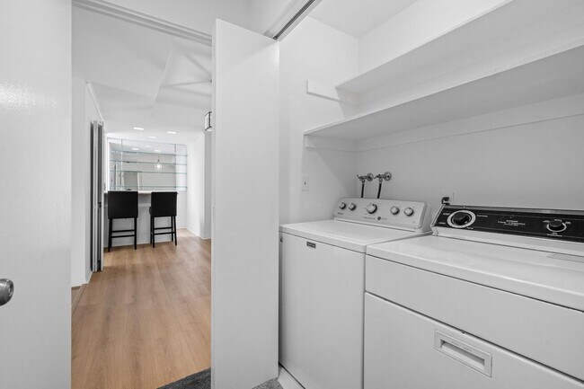 Building Photo - 4454 Ventura Canyon Ave
