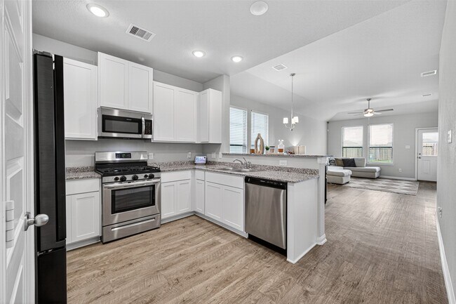 Building Photo - 8006 Barret Travis Ct