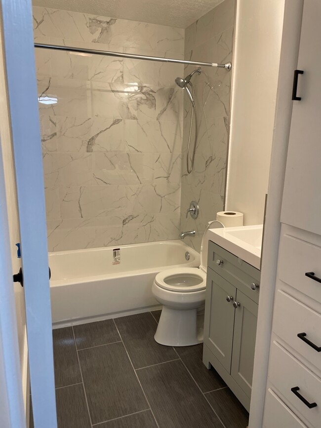 Building Photo - 250 E 600 S