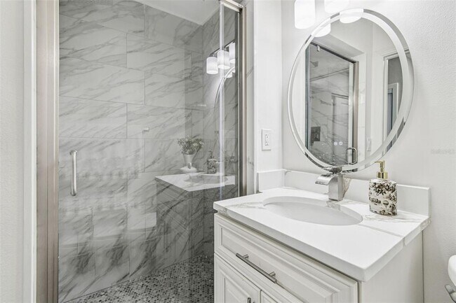 Building Photo - 2 S Treasure Dr