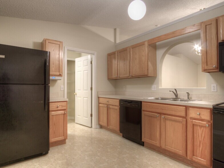 Building Photo - 1615 Dartmouth Dr