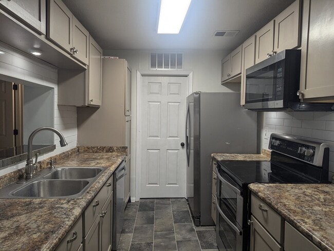 Building Photo - Charming 2-Bedroom, 2-Bath Condo with Mode...