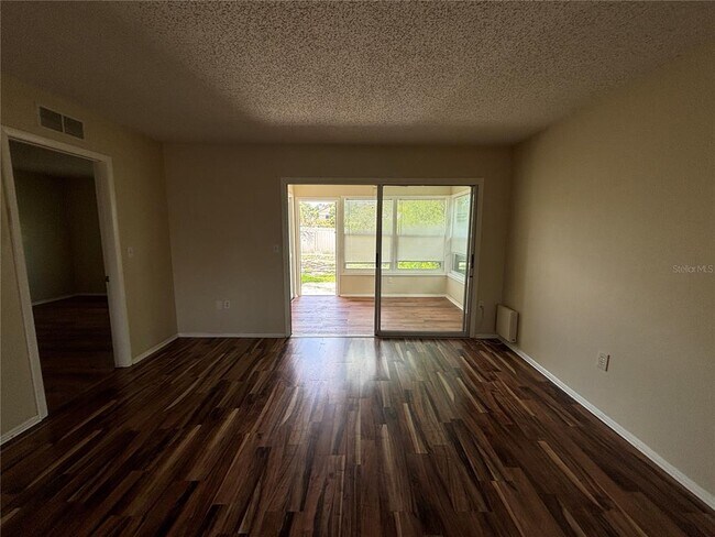 Building Photo - 2220 Bancroft Cir S