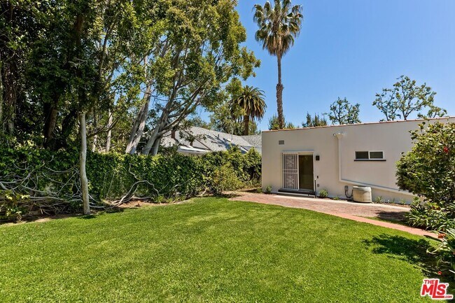 Building Photo - 119 N Almont Dr