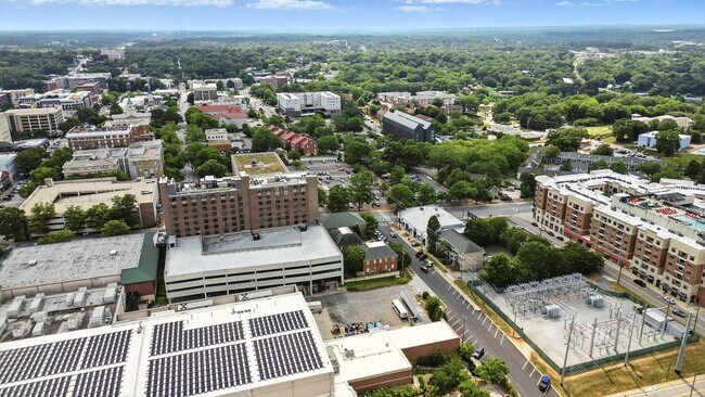 Building Photo - North Thomas 472-492