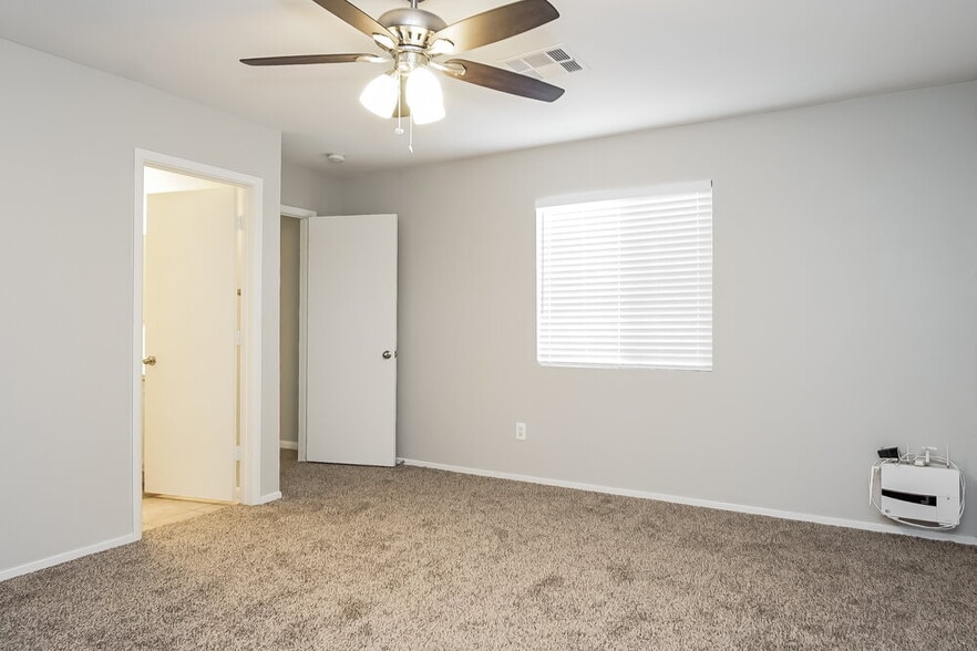 Building Photo - 881 Adobe Flat Dr