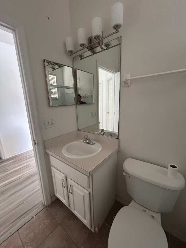 Building Photo - 1752 Cambridge Village Ct