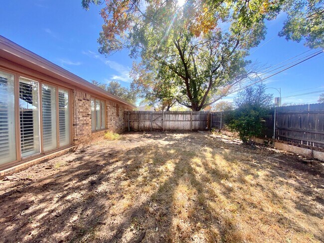 Building Photo - Great 5 bedroom home near LCU now available