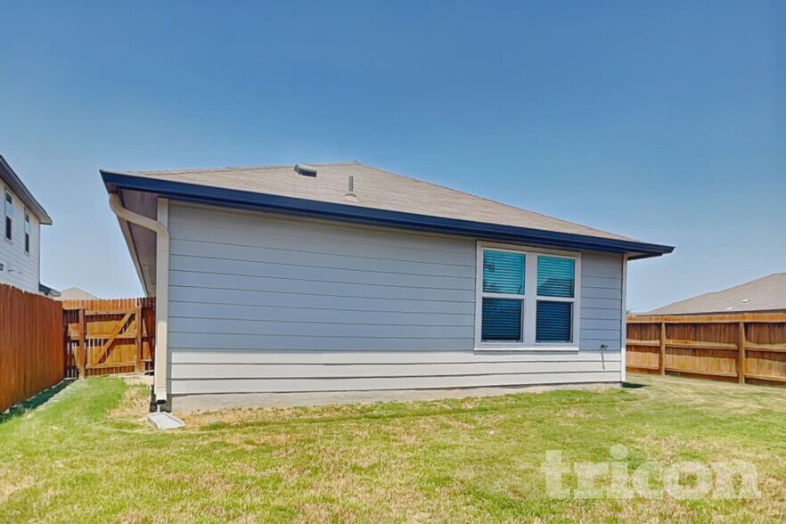 Building Photo - 13558 Paxton Blvd
