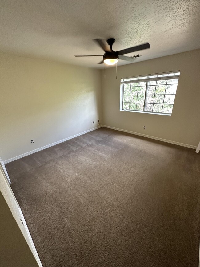 Building Photo - 2561 S Gravel Ln