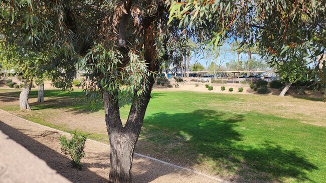 Building Photo - Charming 2 Bedroom Home with Den in Prime Location!