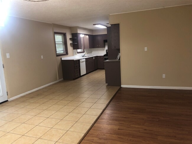 Building Photo - 307 Moss Hill Ln