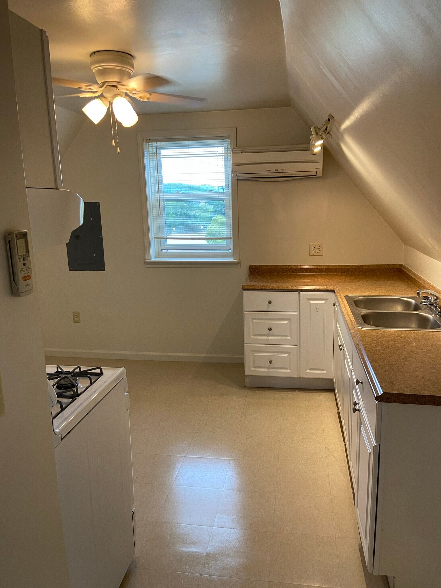 kitchen - 3916 Coleman St