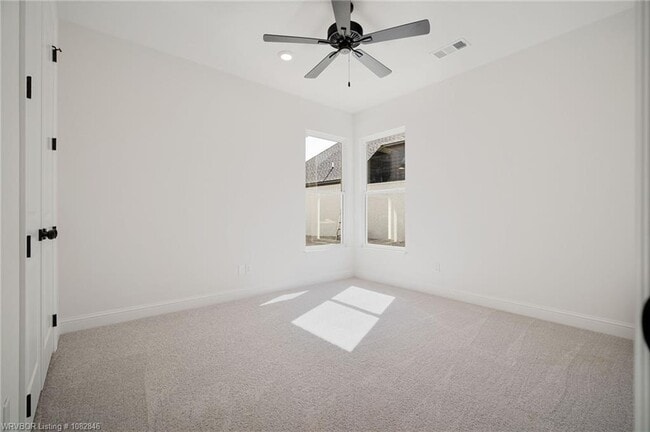 Building Photo - 7627 Woodbine Ln