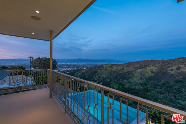 Building Photo - 3642 Beverly Ridge Dr