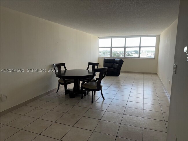 Building Photo - 4675 W 18th Ct