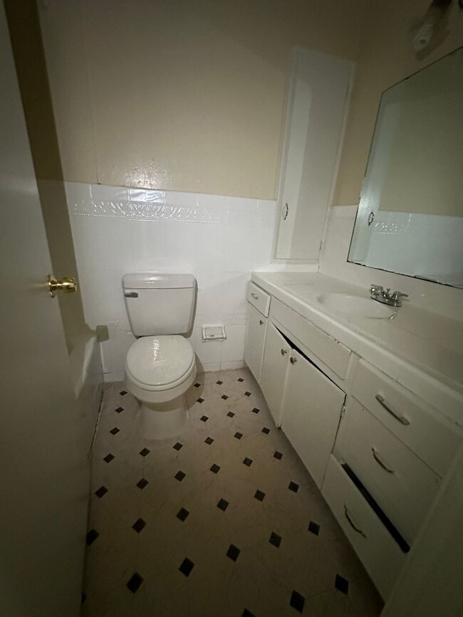 Building Photo - 4 Bedroom and 2 Bathroom Little Rock