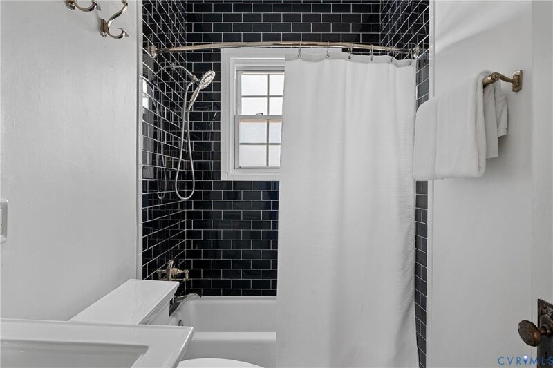 Building Photo - 513 Wesley St