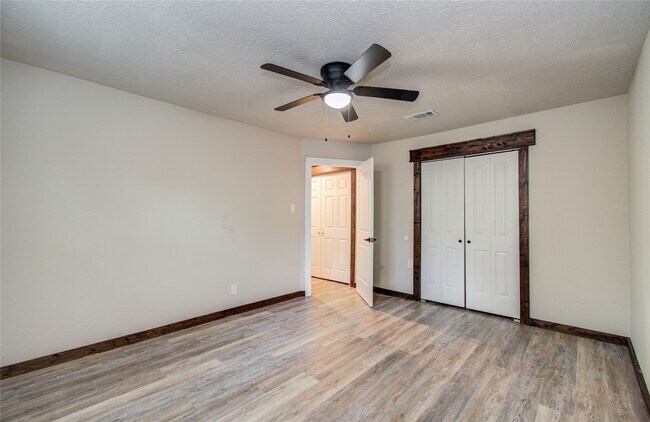 Building Photo - 712 Player Ct