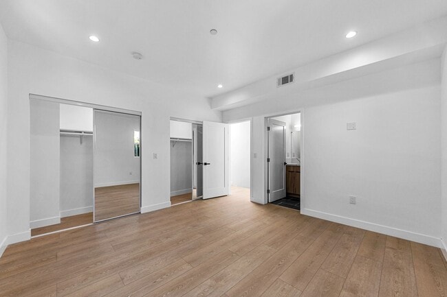 Building Photo - 1376 Edgecliffe Dr