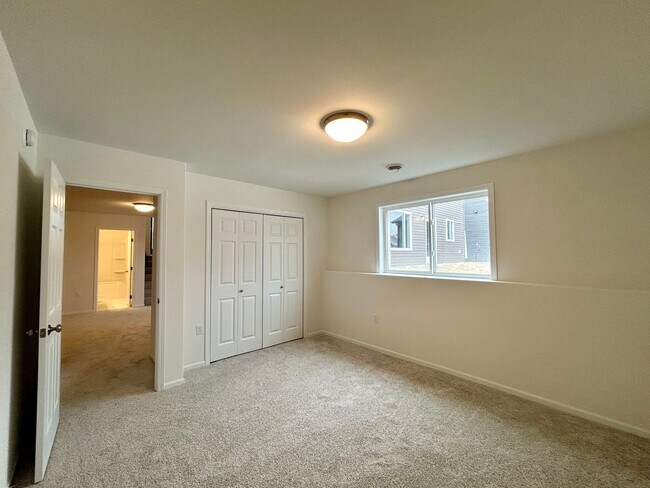 Building Photo - Spacious & Stylish 4-Bed Home with Modern Finishes and Attached 2-Stall Garage