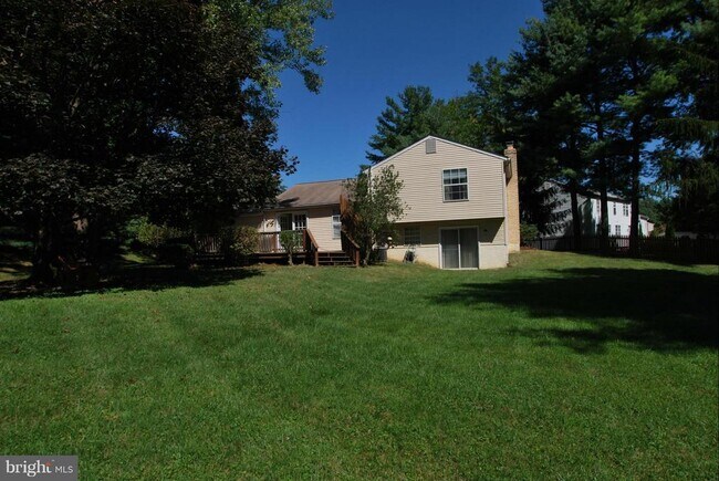 Building Photo - 15705 Anamosa Dr