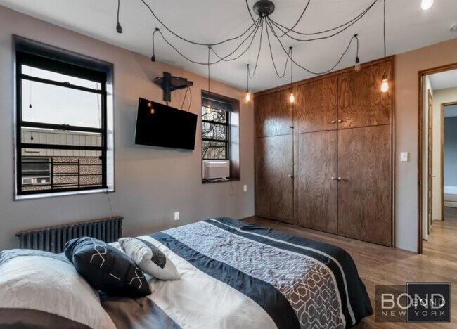 Building Photo - 2 bedroom in EAST ELMHURST NY 11370