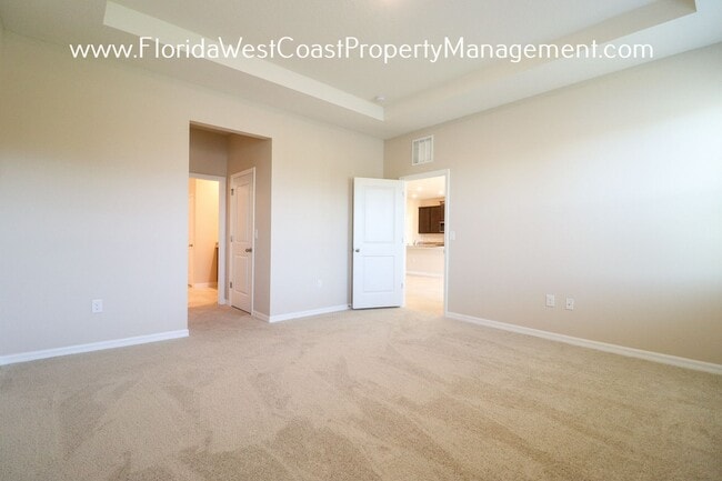 Building Photo - 16465 Woodside Gln