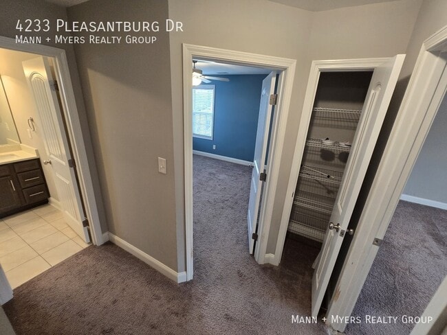 Building Photo - 4233 Pleasantburg Dr