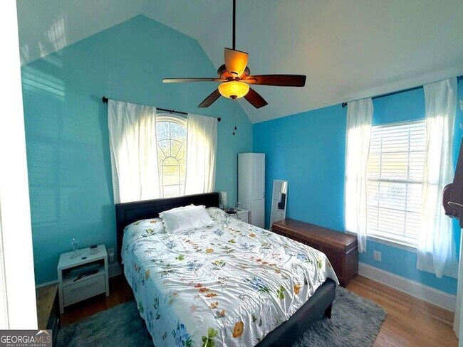 Building Photo - 22 Valley Creek Dr SW