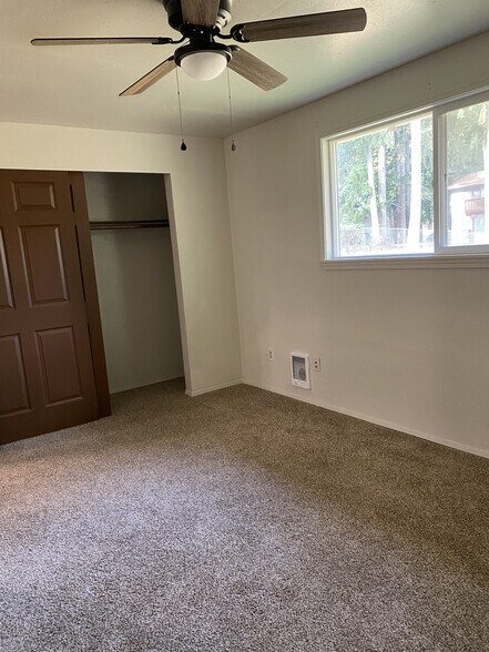Building Photo - 3253 SE Goldmaur Ct