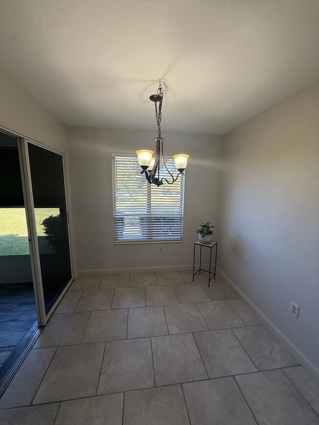 Building Photo - Classic Comfort in Rainbow Springs Country Club Estates