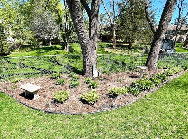 Building Photo - 640 S Park Ct