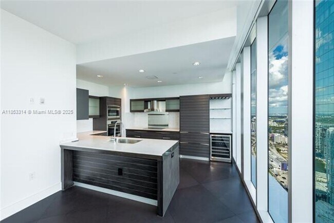 Building Photo - 200 Biscayne Blvd Way