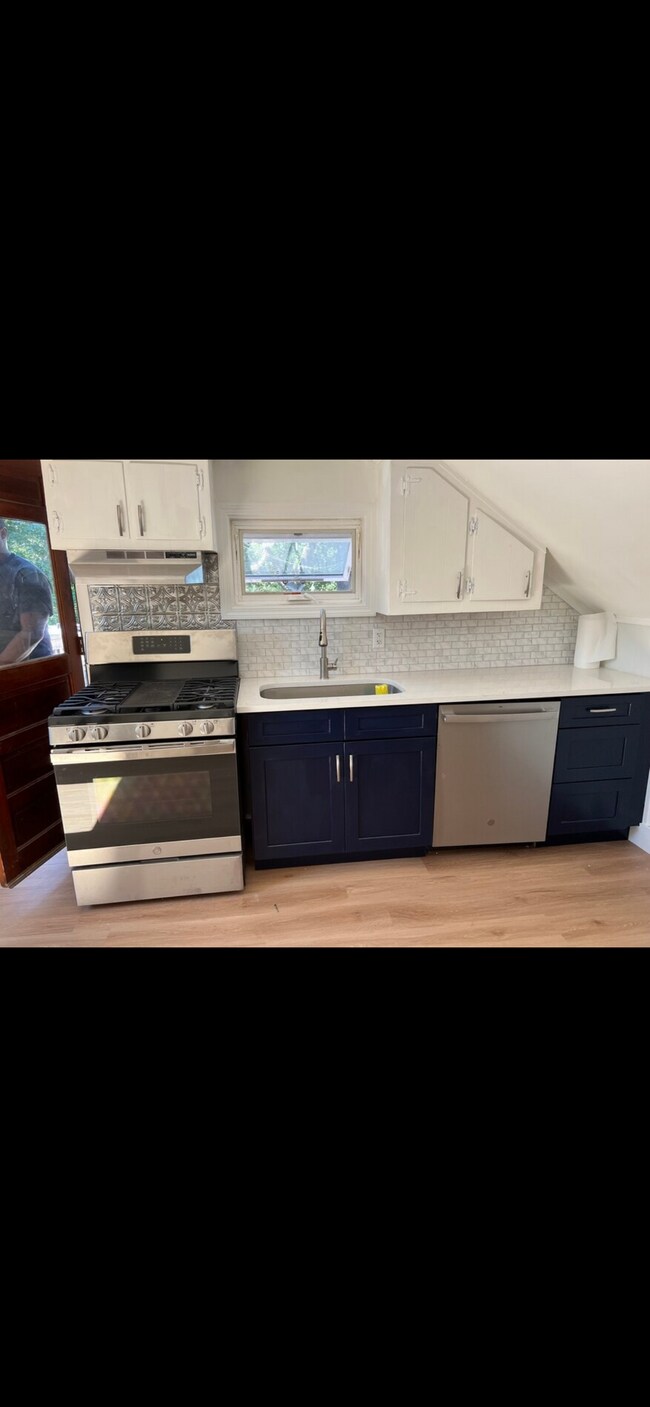 Building Photo - 79 School St