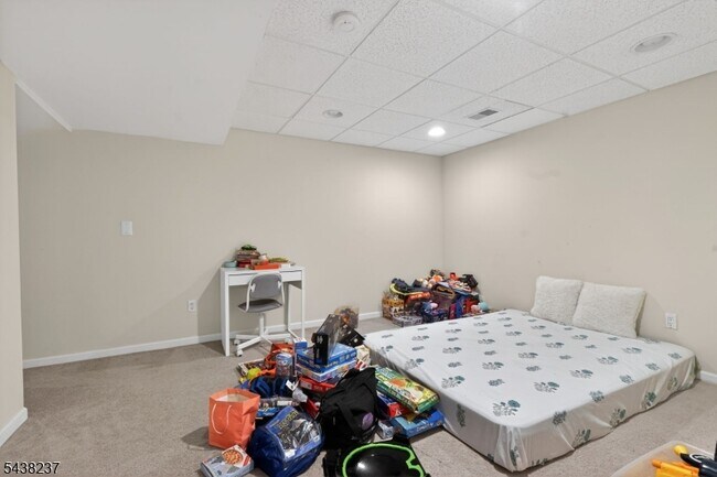 Building Photo - 70 Winged Foot Dr