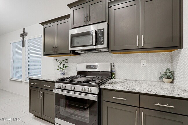 Building Photo - 7416 Tamarack Pl