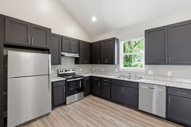 Building Photo - 705 Woodmore Ln