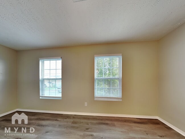 Building Photo - 2838 Creekbend Dr