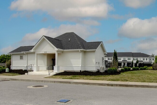 Building Photo - 4333 Doral Dr