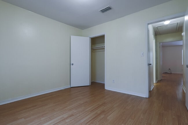 Building Photo - 10014 Stratmore Cir