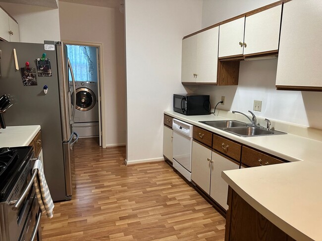 Building Photo - Townhouse in Chisel Run! Available Now