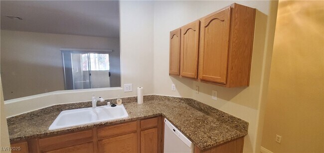 Building Photo - 2050 W Warm Springs Rd
